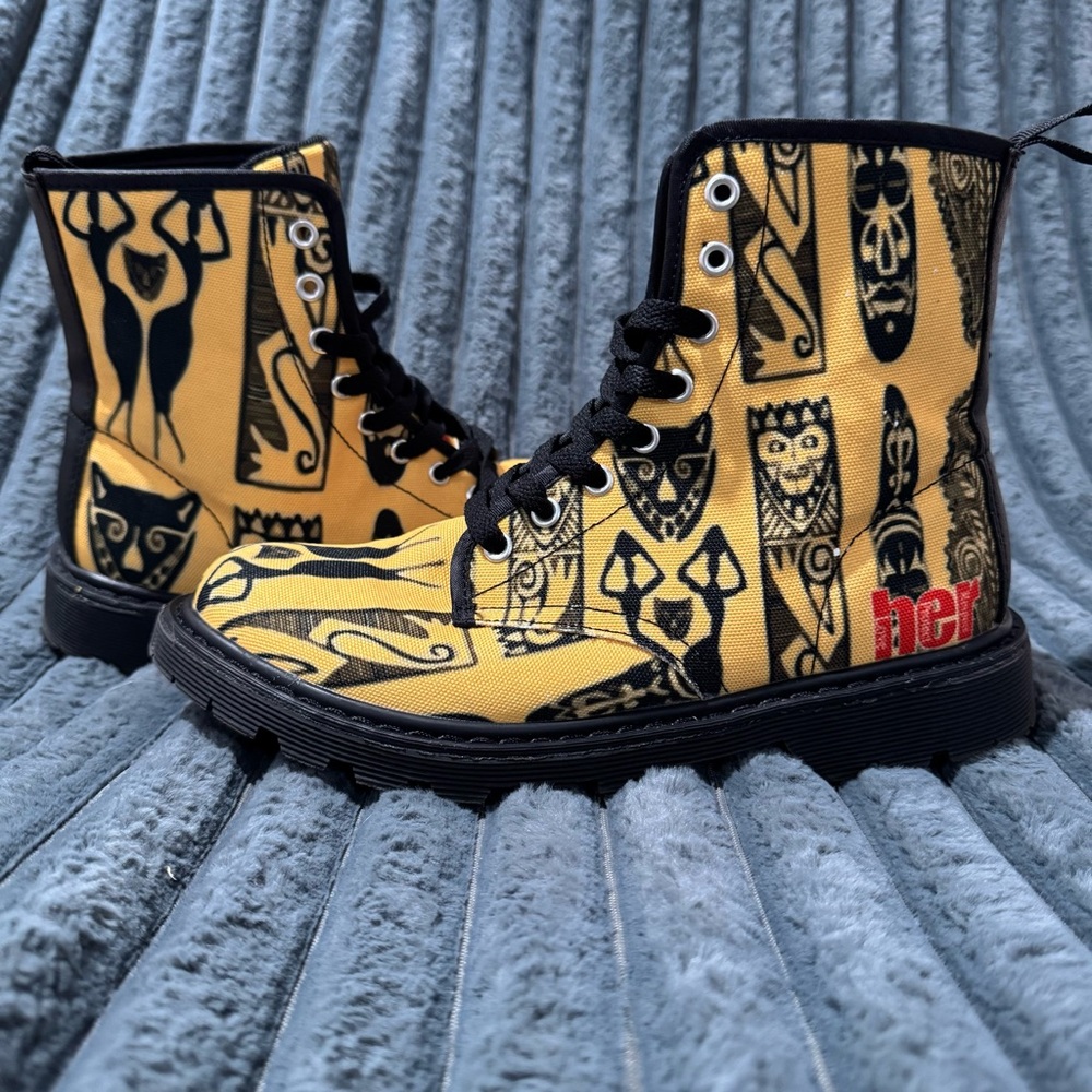 HER Yellow and Black Canvas Combat Style Graphic Boots NWOT